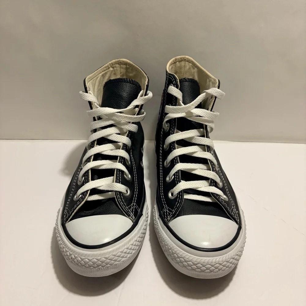 Converse Chuck Taylor All Star Leather High Top Sneaker in Black . - Picture 2 of 8